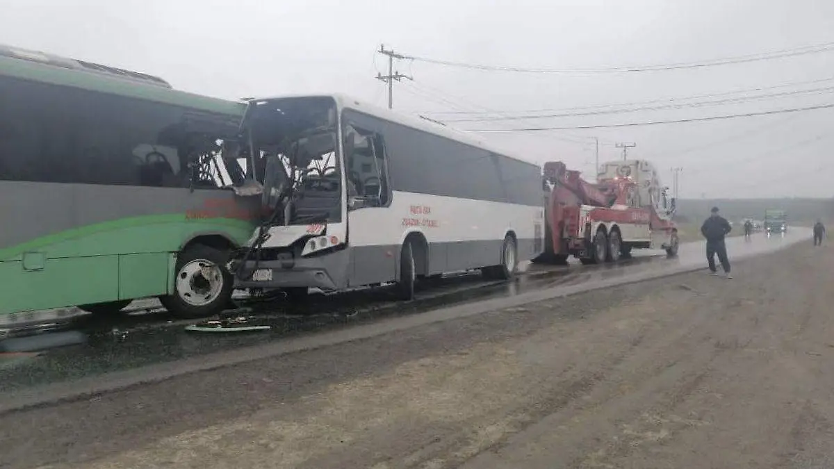 Choque entre deja 15 lesionados autobuses en Nuevo León